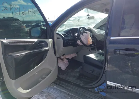 2015 Chrysler Town & Country Touring-L z USA, uszkodzony, nr VIN 2C4RC1CGXFR519388